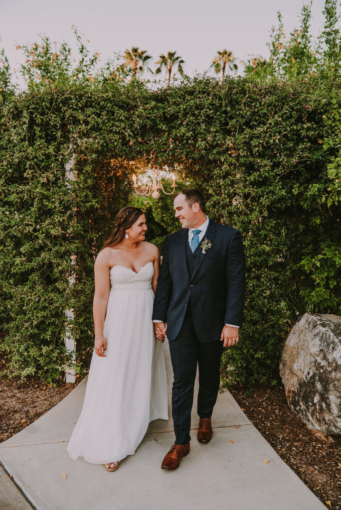 Arizona early fall wedding featuring peachy gold palette at Gather Estate, Mesa. Floral by Array Design, Phoenix, Arizona.
