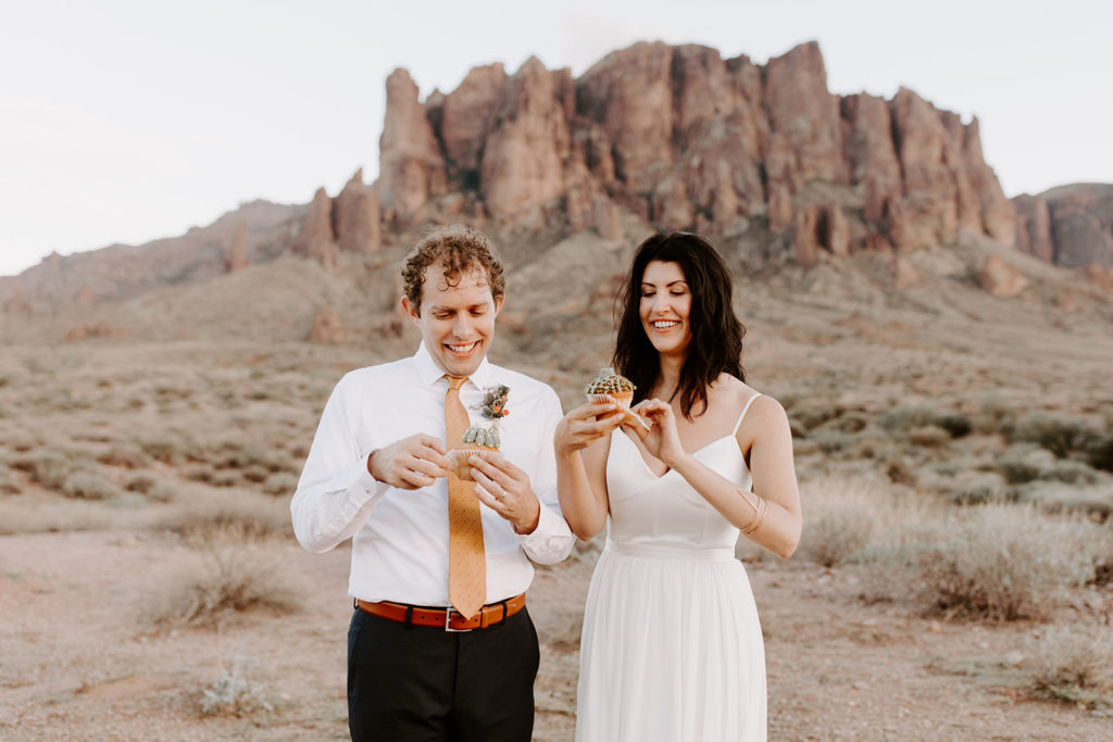 Arizona Superstition Mountain elopement adventure featuring beautiful desert views and garden style organic florals with cacti and succulents by Array Design, Phoenix, Arizona. Photography by The Shepards Photo.