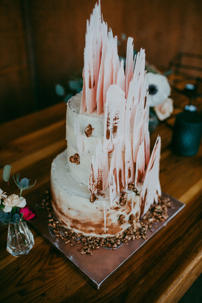 Modern wedding cake by Phoenix area baker, Dessert First by Veronica. Floral by Array Design. Photography by Jonathan Allison.