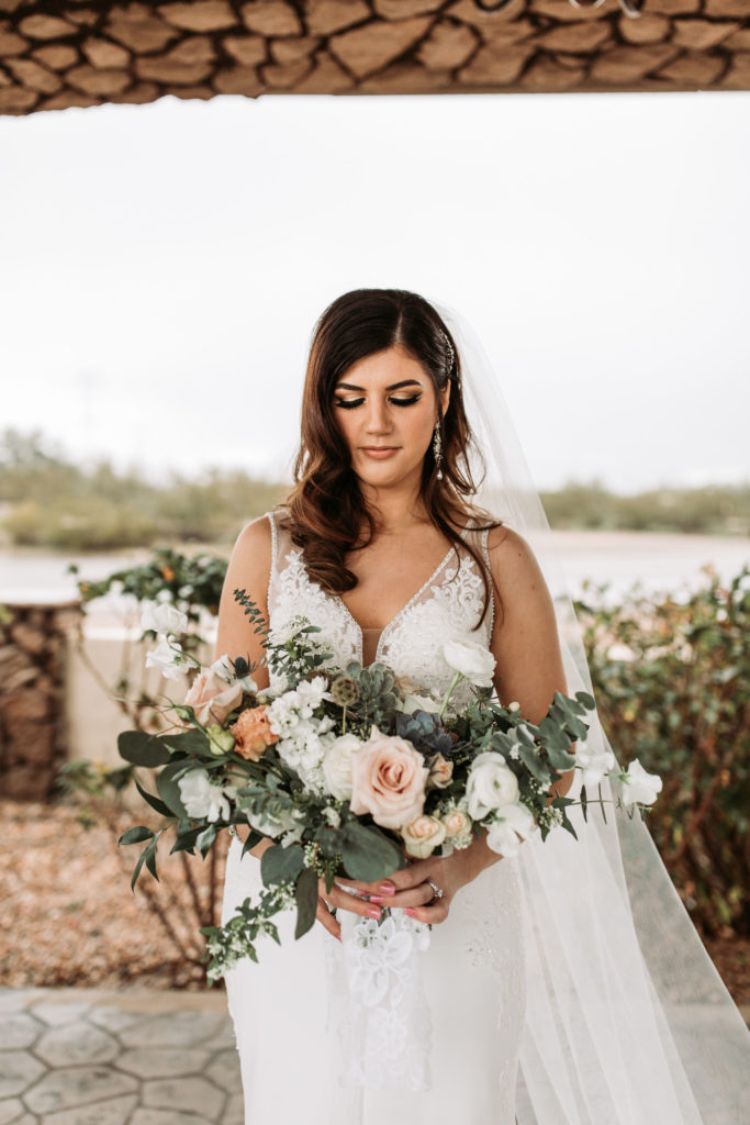 Your flower color palette is a key design detail that has a great impact on your wedding day. Discover the steps to choosing your perfect flower color palette from inspiration to color blending!