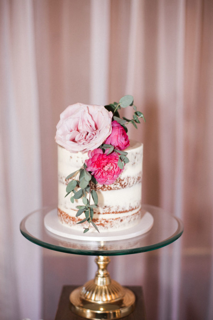 scottsdale-florists-cake-flowers-simple