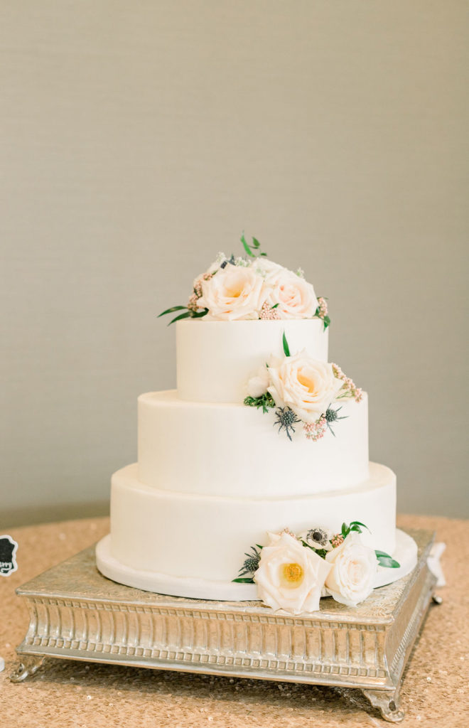 wedding-florist-phoenix-cake-flowers