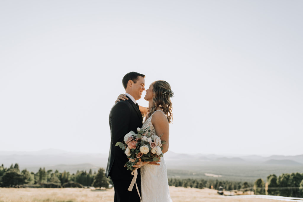 Flagstaff Mountain Wedding - fall outdoor Arizona wedding with wedding flowers in white, mauve and pink with greenery. Photos by Alexandra Loraine. The neutral wedding color palette was seen in the bridal bouquet. #fallwedding #weddingflowers #weddingbouquet