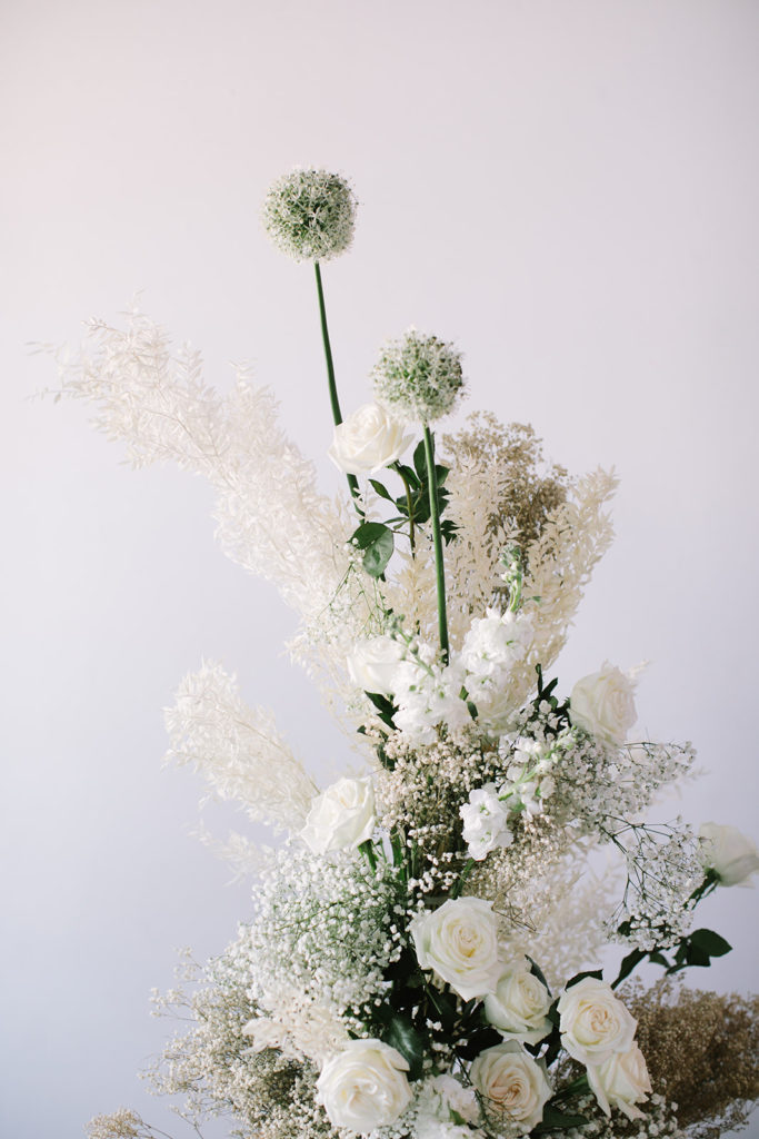 white-modern-wedding-flowers