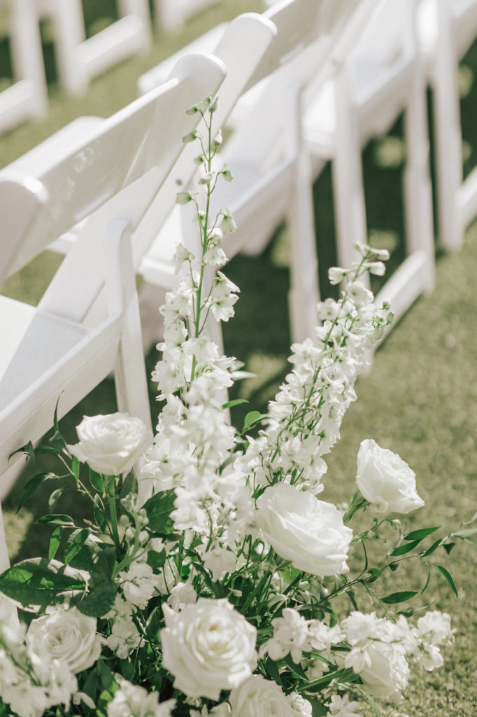White flower details at El Chorro Arizona wedding.