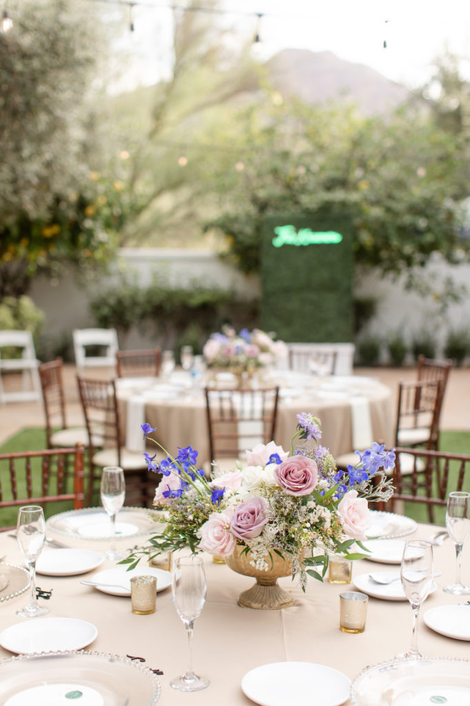 Outdoor Arizona wedding reception at El Chorro with round tables and flower centerpieces.