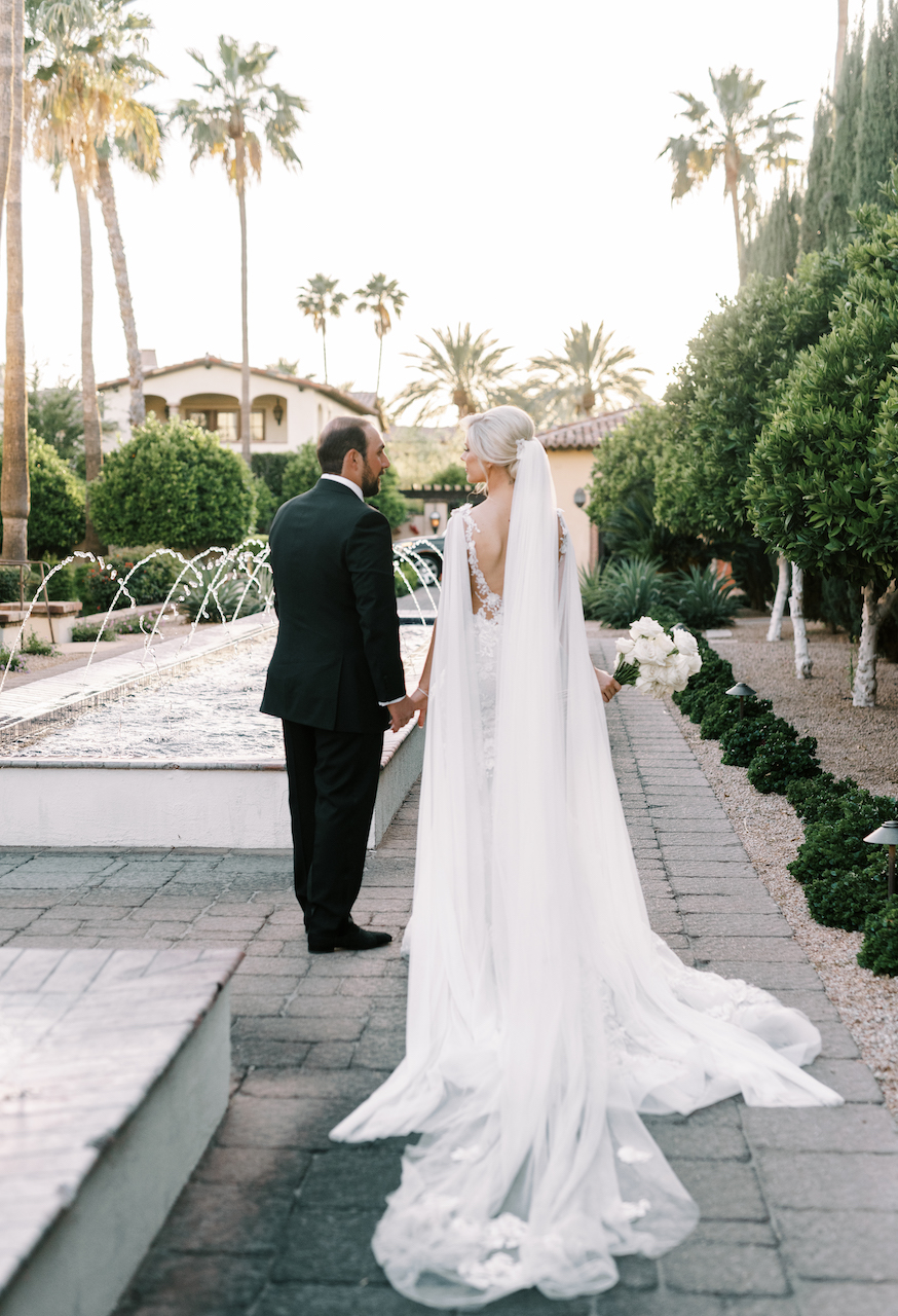 Minimalist Modern Spring Wedding at Omni Montelucia - arraydesignaz.com